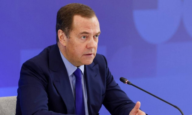 Ρωσία: Θα ορίσουμε τους όρους για την ειρήνη στην Ουκρανία, λέει ο πρώην πρόεδρος Μεντβέντεφ