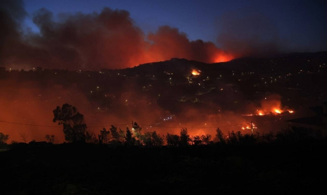 Φωτιά στην Πεντέλη: Οι φλόγες πλησιάζουν το νοσοκομείο Παίδων Πεντέλης – Δραματικές ώρες