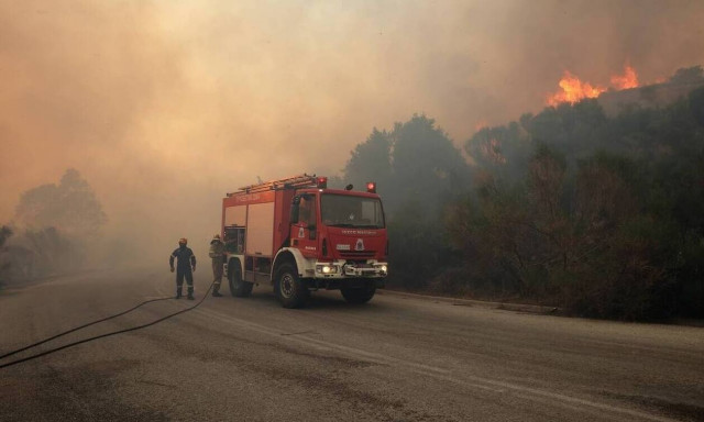 Φωτιά τώρα: Άνοιξε η Αττική Οδός το ρεύμα προς αεροδρόμιο - Ποιοι παραμένουν κλειστοί