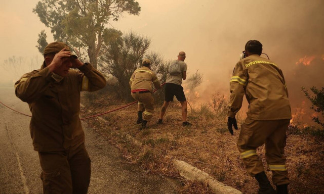 Η εξάπλωση της πυρκαγιάς στην Πεντέλη από δορυφόρο
