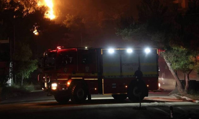 Φωτιά τώρα: Κλειστή η Περιφερειακή Αιγάλεω προς Σκαραμαγκά