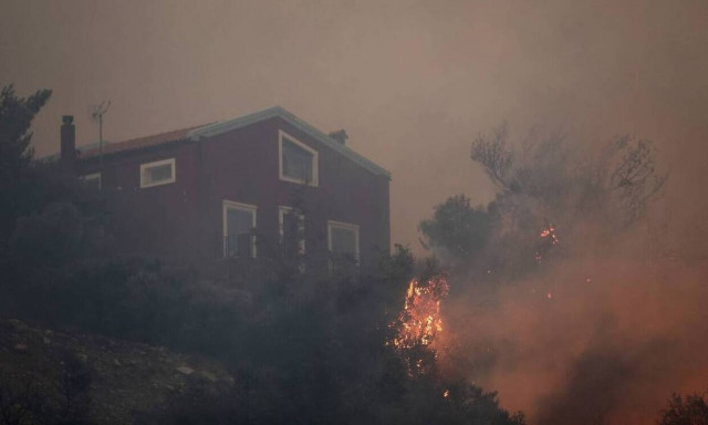 Φωτιά τώρα: Πότε θα «πέσουν» οι άνεμοι στην Αττική