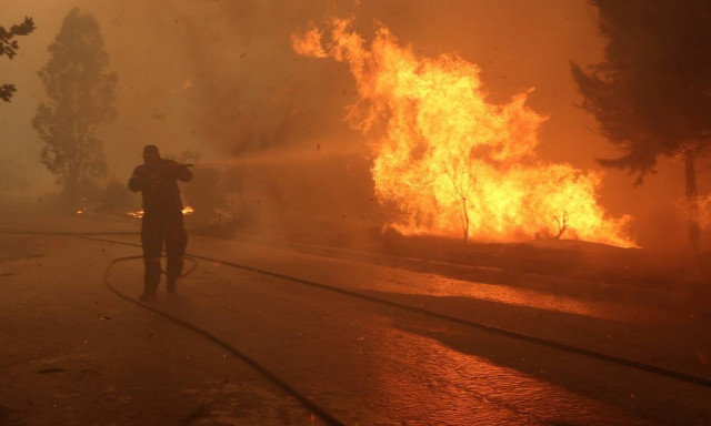 Φωτιά τώρα: Άνεμοι με ριπές έως 9 μποφόρ μέχρι το απόγευμα – Πότε αναμένεται εξασθένηση