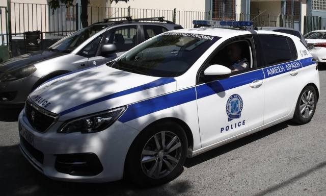 Θεσσαλονίκη: Καταδικάστηκαν πατέρας και γιος για επίθεση σε περιπολικό