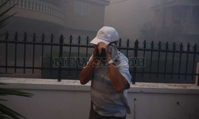 Φωτιά τώρα: Πού δίνει τη μάχη η πυροσβεστική – Δείτε τον νέο χάρτη με το μέτωπο σε σχήμα «Λ»