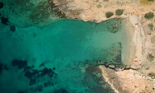 Μικρή Χαμολιά: Υπέροχη «prive» παραλία μια ανάσα από την Αθήνα