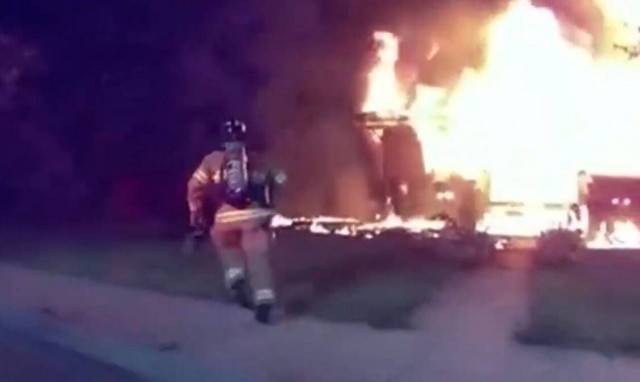 ΗΠΑ: Ντελιβεράς έσωσε πέντε παιδιά από φλεγόμενο σπίτι