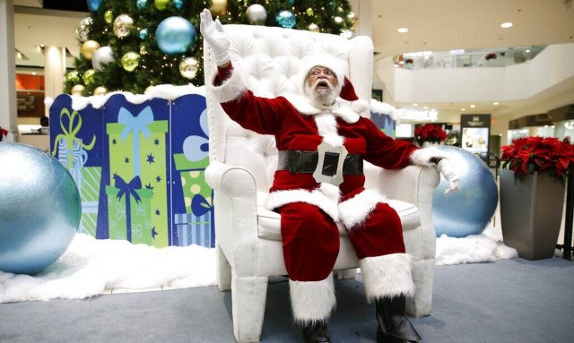 Χριστουγεννιάτικες διαφημίσεις εν μέσω θέρους στη Βρετανία