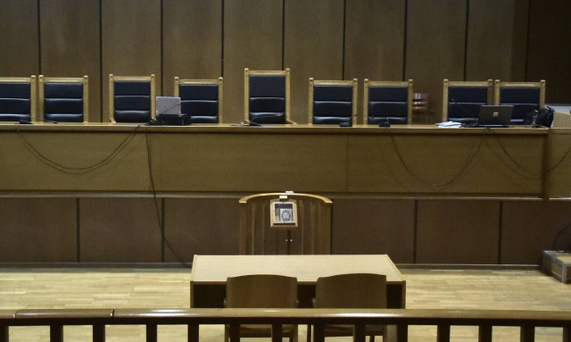 «Τηλεπερσόνες» δικηγόροι φλερτάρουν με οριστική διαγραφή από τα μητρώα