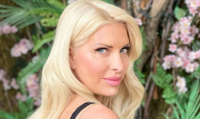 Ελένη Μενεγάκη: Απολαμβάνει τις καλοκαιρινές της διακοπές στην Άνδρο