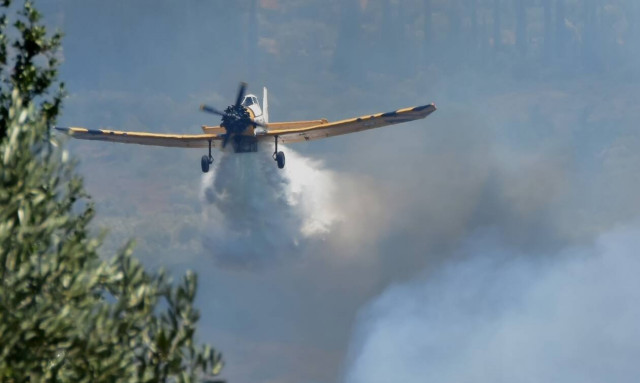 Φωτιά τώρα: Συναγερμός στην Κεφαλονιά - Στη μάχη και εναέρια μέσα
