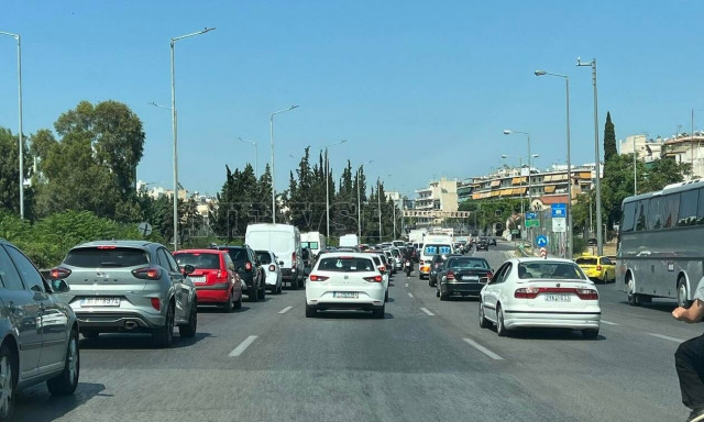 Κίνηση τώρα: «Χάος» στον Κηφισό - Ακινητοποιημένο όχημα στο ρεύμα προς Λαμία