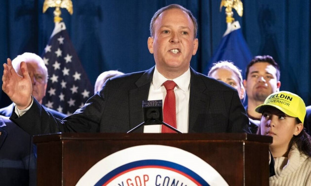 ΗΠΑ: Θύμα επίθεσης ο υποψήφιος κυβερνήτης Νέας Υόρκης - Προσπάθησαν να τον μαχαιρώσουν επί σκηνής