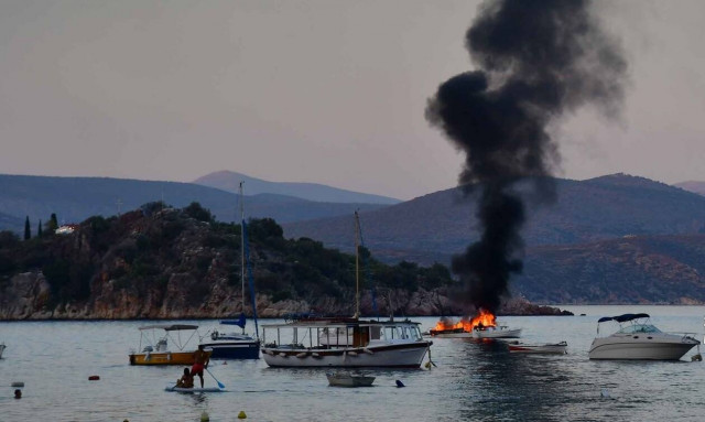 Αργολίδα: Έκρηξη σε σκάφος στο Τόλο - Δύο γυναίκες τραυματίες