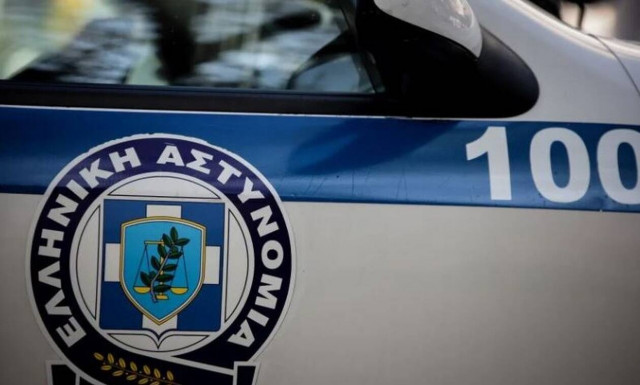 Λήξη συναγερμού στους Αμπελόκηπους: Απομάκρυναν τη γυναίκα που απειλούσε να αυτοκτονήσει