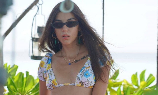 Άννα Μαρία Βέλλη: Η πρώην Survivor «πέταξε» το μαγιό και έκανε ηλιοθεραπεία στην ταράτσα της (pics)