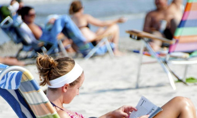 Αχαΐα: Έκλεψαν τσάντες από λουόμενους και έφυγαν τρέχοντας