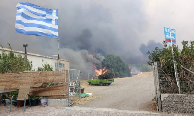 Φωτιά Μυτιλήνη: Πύρινες γλώσσες σε δασική και αγροτική έκταση - Στη μάχη οι Ένοπλες Δυνάμεις