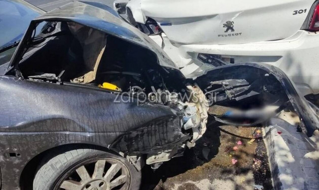 Τρελή πορεία αυτοκινήτου στα Χανιά - Έπεσε πάνω σε σταθμευμένα οχήματα