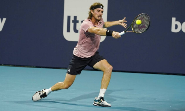 Στέφανος Τσιτσιπάς: Μετά τις διακοπές, έπιασε δουλειά για τη σκληρή επιφάνεια