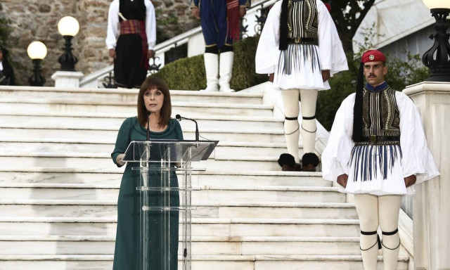 Σε εξέλιξη η δεξίωση στο Προεδρικό Μέγαρο για την 48η επέτειο αποκατάστασης της Δημοκρατίας