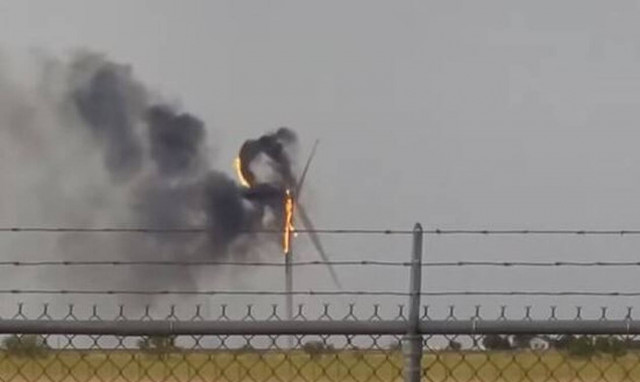 Τέξας: Φωτιά σε ανεμογεννήτρια έπειτα από κεραυνό - Εντυπωσιακό βίντεο