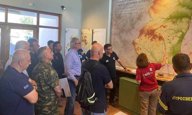 Φωτιά: Αντιπυρικές ζώνες στην «καρδιά» του δάσους της Δαδιάς – Τιτάνια μάχη να σωθεί το Εθνικό Πάρκο