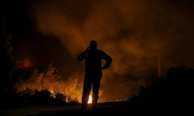 Dadia national park wildfire spreads to the southwest