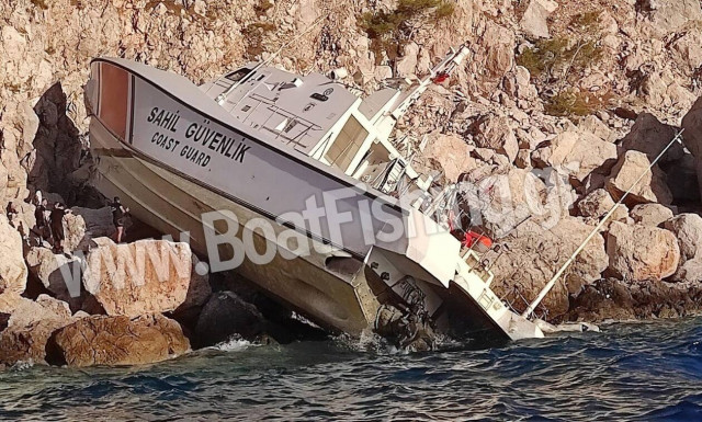 «Θαλασσόλυκοι» οι Τούρκοι: Σκάφος της τουρκικής Ακτοφυλακής προσέκρουσε σε βράχια στην Αττάλεια