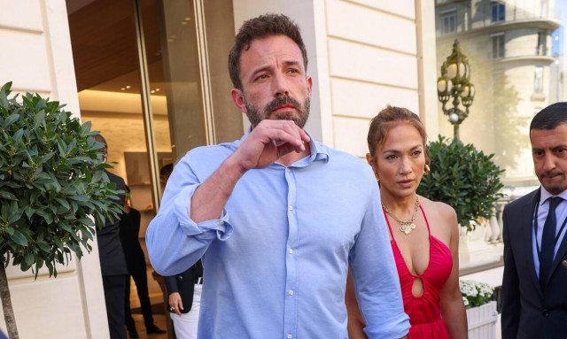 Λόπεζ - Άφλεκ: Τα δάκρυα του ηθοποιού στο Παρίσι - Τι συνέβη στο δείπνο γενεθλίων της 53χρονης JLo