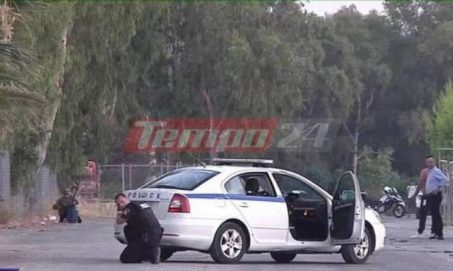 Θρίλερ στην Πάτρα: Συνεχίζονται οι διαπραγματεύσεις με τον άνδρα που απειλεί αστυνομικούς με όπλο