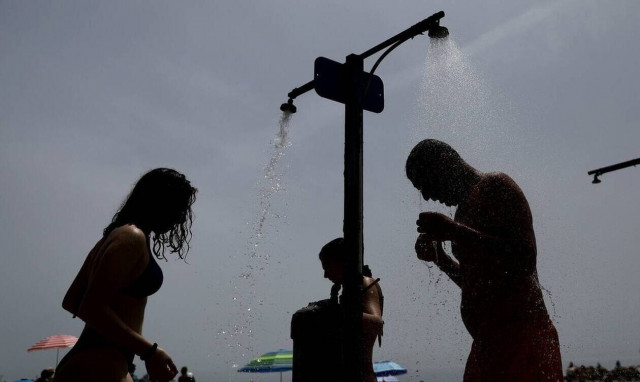 Καιρός: Στο κόκκινο ο υδράργυρος και την Τετάρτη (27/7) – Πού θα δούμε 40αρια, πού θα βρέξει