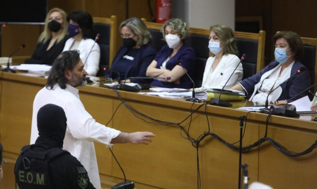 Ένταση στη δίκη της Χρυσής Αυγής: «Στα λαγούμια σας, τελειώσατε»