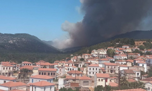 Φωτιά τώρα: Μεγάλη αναζωπύρωση στη Μυτιλήνη