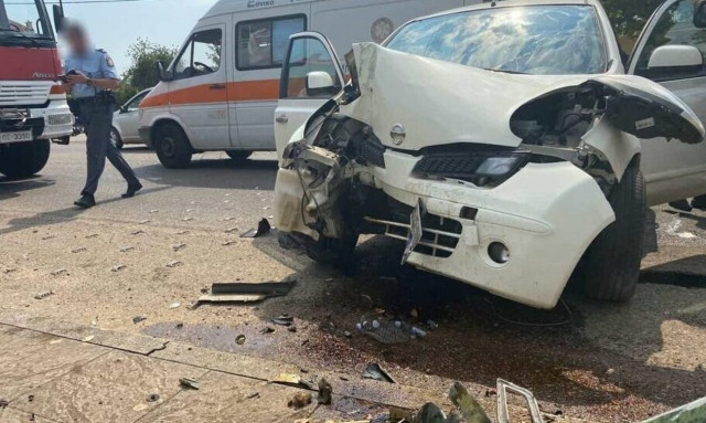 Αγρίνιο: Αυτοκίνητο έπεσε πάνω σε κολόνα - Δύο τραυματίες