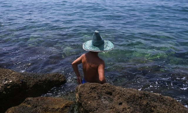 Αττική: Αυτές είναι οι 12 ακατάλληλες ακτές για κολύμβηση - Η εγκύκλιος του υπουργείου Υγείας