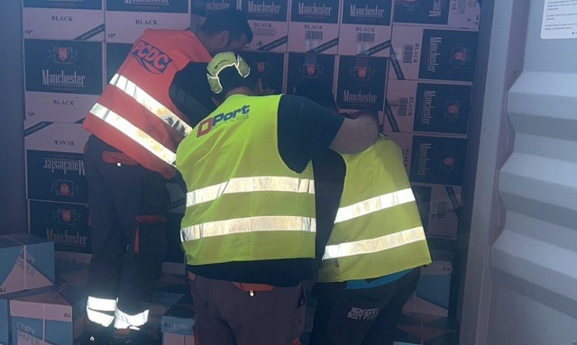 Μπλόκο ΑΑΔΕ σε 9 κοντέινερ με λαθραία τσιγάρα (pics)