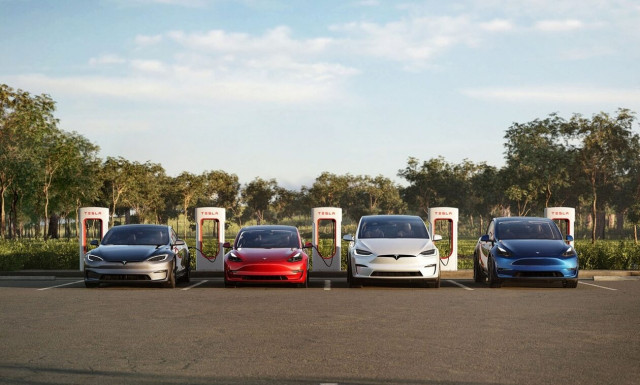 Τι αλλάζει στις δωρεάν υπηρεσίες της Tesla;