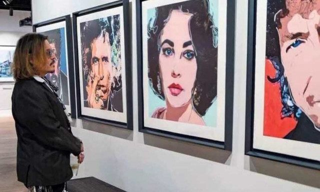 Ο Τζόνι Ντεπ παρουσίασε την πρώτη του έκθεση ζωγραφικής «Friends & Heroes»