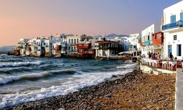 Μύκονος: Πελάτες τρέλαναν υπαλλήλους καταστήματος εστίασης με φιλοδώρημα πολλών χιλιάδων ευρώ