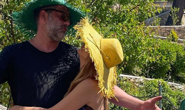 Δέσποινα Βανδή – Βασίλης Μπισμπίκης: Περπατούν στην Κρήτη πιασμένοι χέρι – χέρι