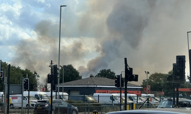 Βρετανία: Μεγάλη φωτιά κοντά στο αεροδρόμιο Χίθροου - Συγκλονιστικά video