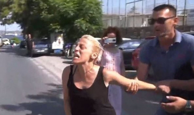 Βιασμός 14χρονης: «Τι σου έκανε το μωρό μου, παιδεραστή» – Ξέσπασε η μητέρα έξω από το δικαστήριο