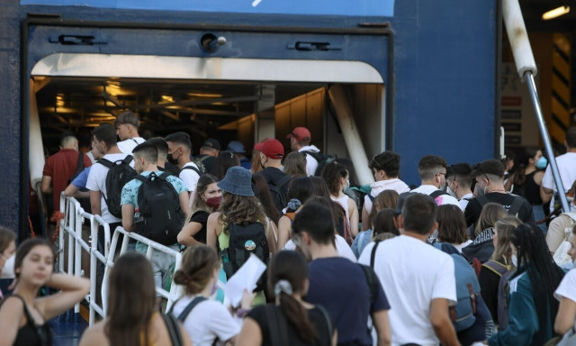 Greece registers 122,230 new coronavirus infections on July 25-31, 355 deaths