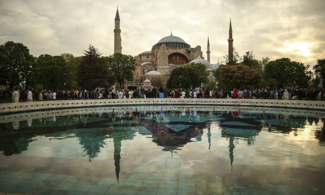 Οργή από τις εικόνες στην Αγία Σοφία: Κραυγές «αλλάχου άκμπαρ» από εκατοντάδες παιδιά