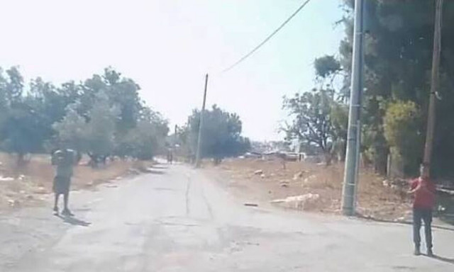 Το σταυροδρόμι «παγίδα» για τους οδηγούς στο Μενίδι – Βγαίνουν στο δρόμο και παγιδεύουν αυτοκίνητα