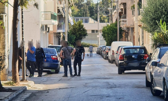 Έφοδος της ΕΛ.ΑΣ. σε σπίτι στο Αιγάλεω