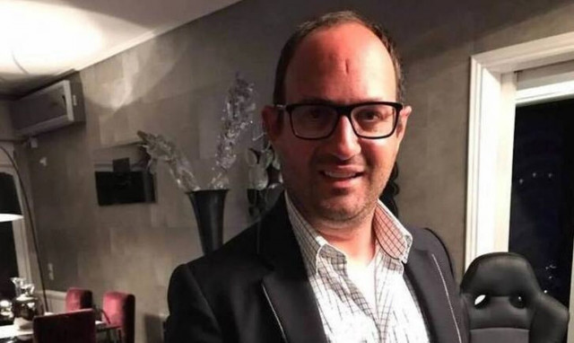 Μύκονος: Ο ιδιοκτήτης του εστιατορίου με τα «χρυσά καβουροπόδαρα» «κάρφωσε» τους influencers