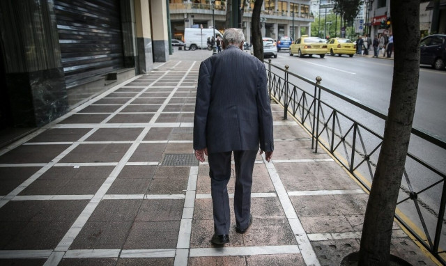 Μελέτη: Πώς σχετίζεται η απώλεια μνήμης με τους χαμηλούς μισθούς