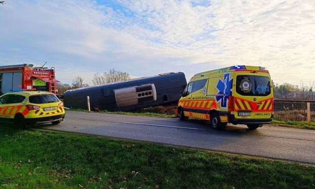 Ουγγαρία: Τρεις μετανάστες σκοτώθηκαν όταν το βαν που τους μετέφερε έπιασε φωτιά